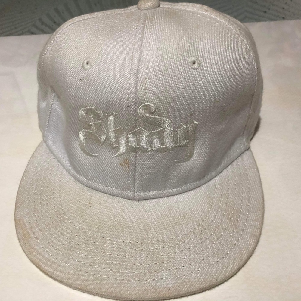 Shady fitted hat